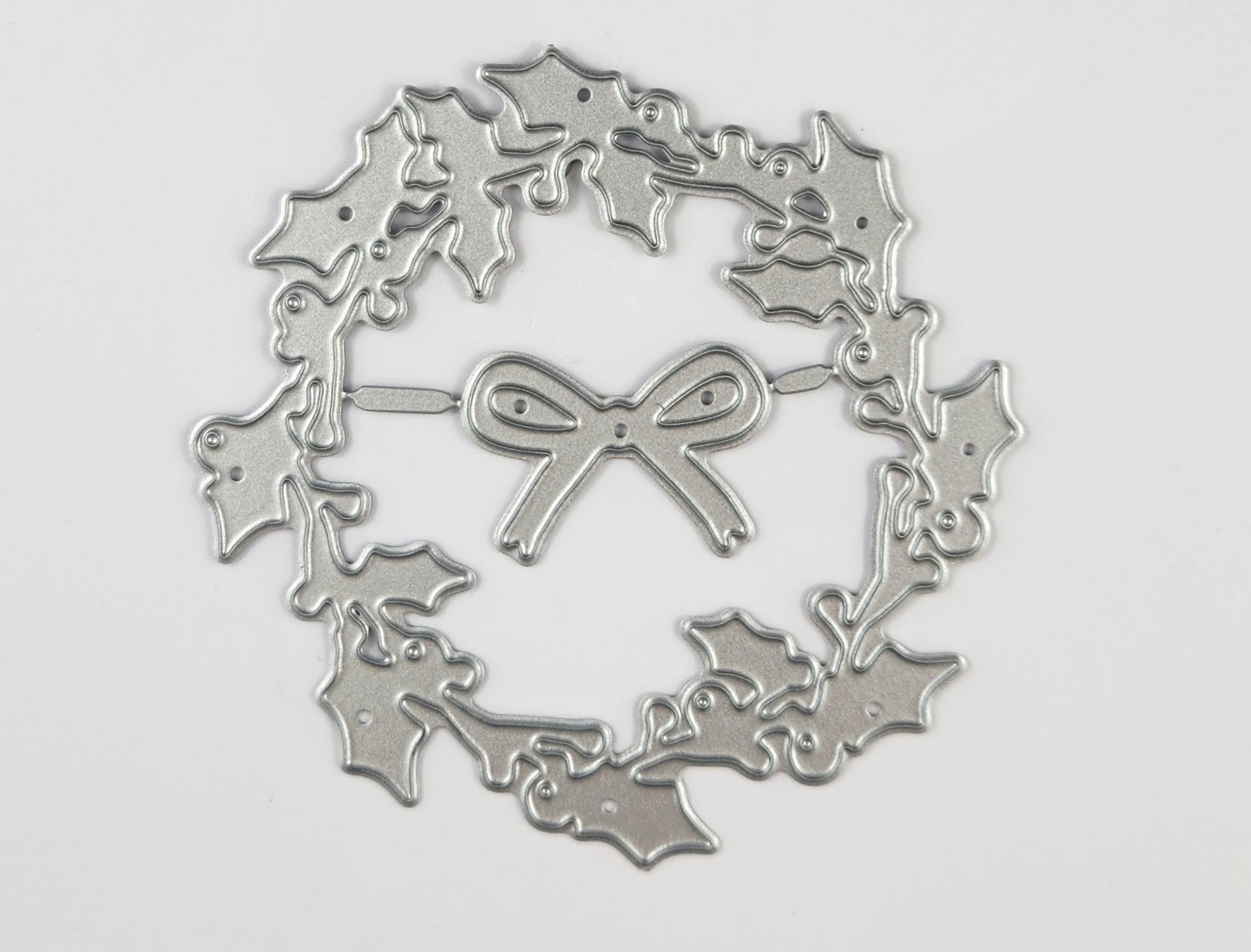 The Crafty Canuck Dies Holly Wreath